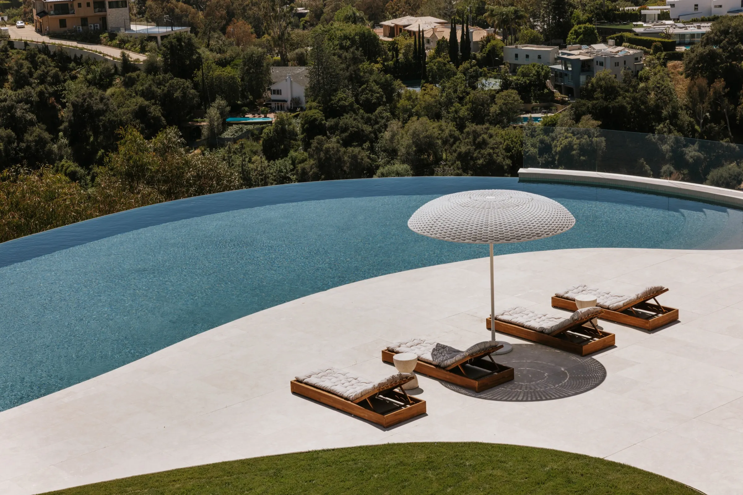 The Getty House, Brentwood — curved infinity pool from above