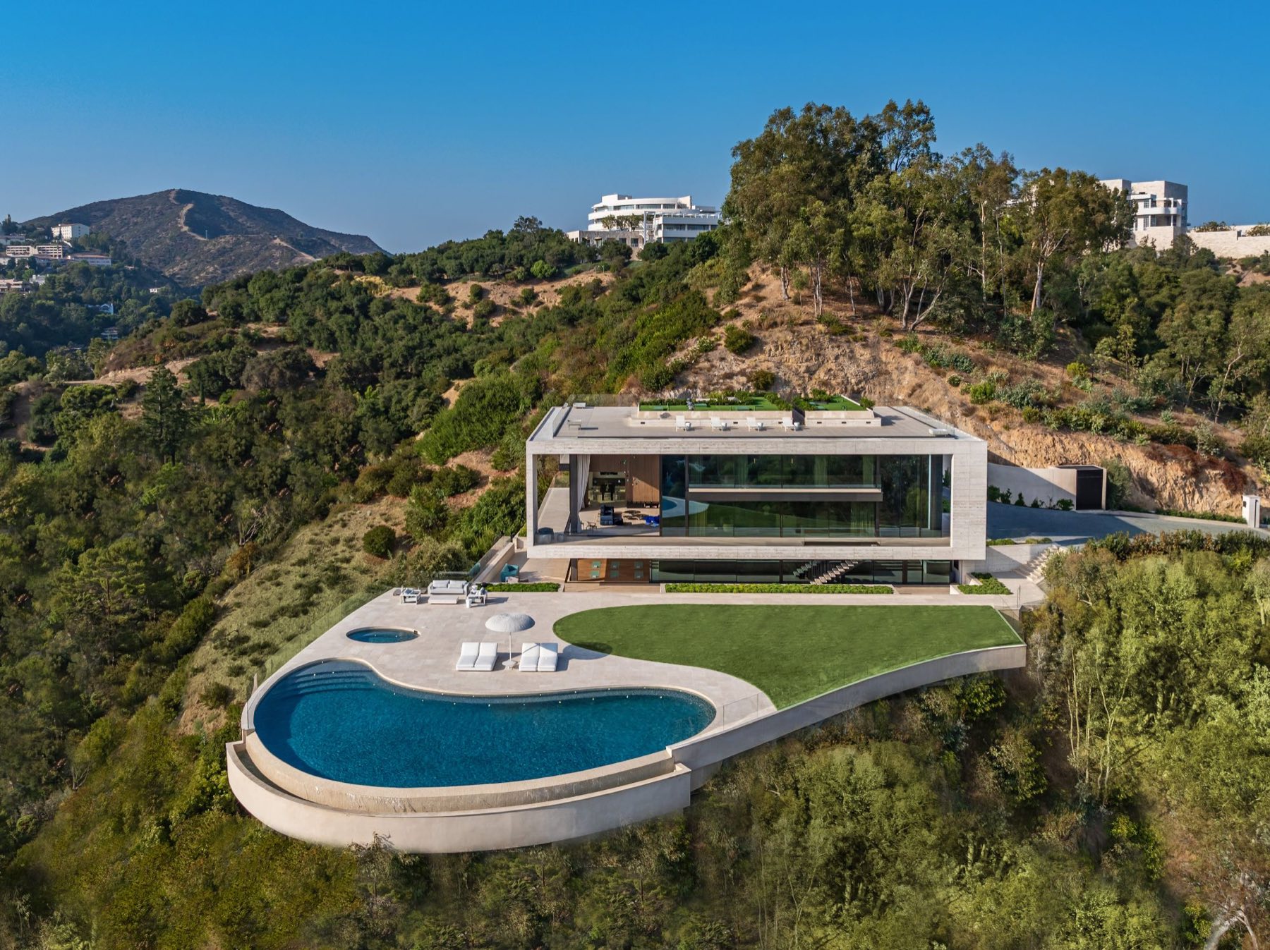 Getty House — Roderick Builders custom hilltop estate in Brentwood, Los Angeles