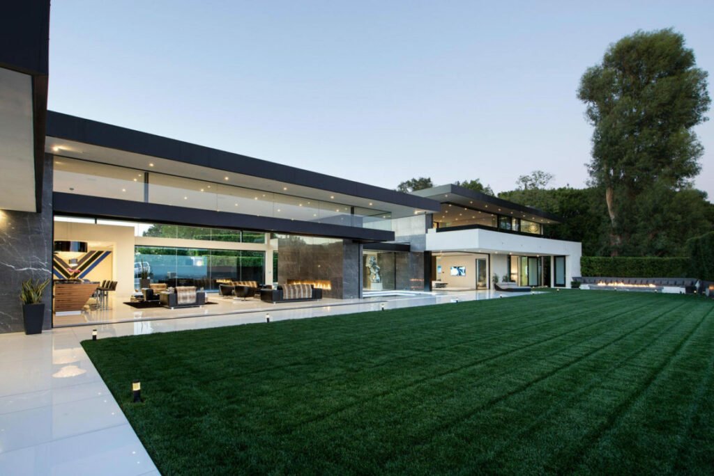 Stradella — daytime exterior, stacked glass-and-concrete volumes on the Bel Air hillside